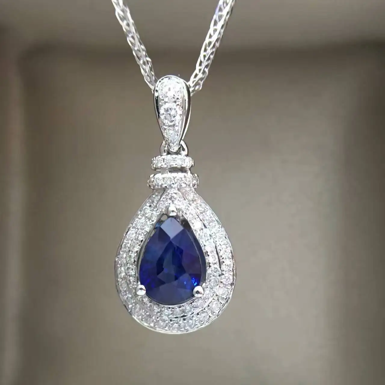 

Starfield 18K White Gold 0.23carat Diamond Encrusted Sri Lanka 0.93carat Sapphire Women Pendant Necklace with Chain Certified