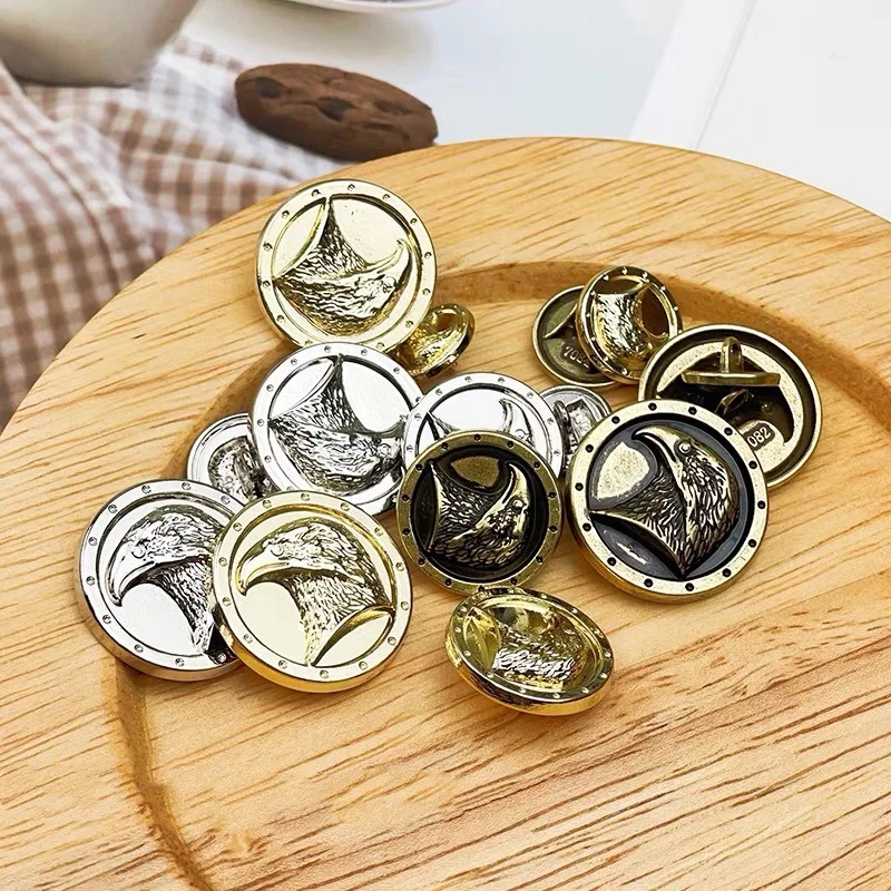 6PCS RetroThree-dimensional Relief Eagle Head Metal Button Bronze Round Men Women Suit Coat Sewing Button
6PCS RetroThree-dimensional Relief Eagle Head Metal Button Bronze Round Men Women Suit Coat Sewing Button