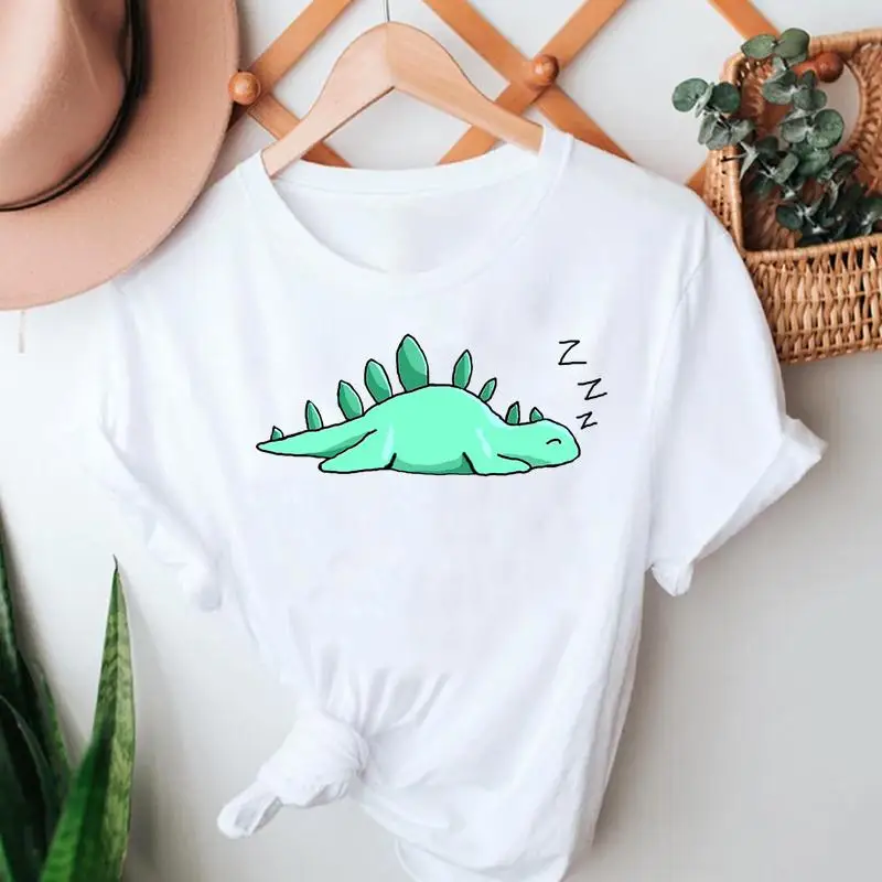 Футболка женская летняя с коротким рукавом, модный топ с забавным мультипликационным рисунком динозавра, дорожная рубашка с принтом 
Футболка женская летняя с коротким рукавом, модный топ с забавным мультипликационным рисунком динозавра, дорожная рубашка с принтом