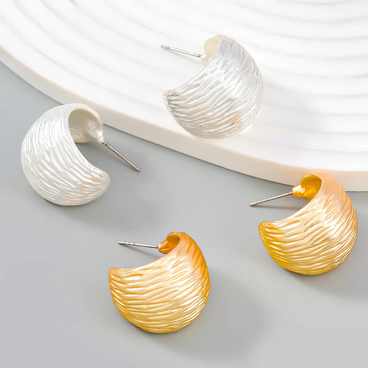 Новые металлические висячие серьги в стиле ретро для женщин, модные эффектные золотые серьги, украшения 
Новые металлические висячие серьги в стиле ретро для женщин, модные эффектные золотые серьги, украшения