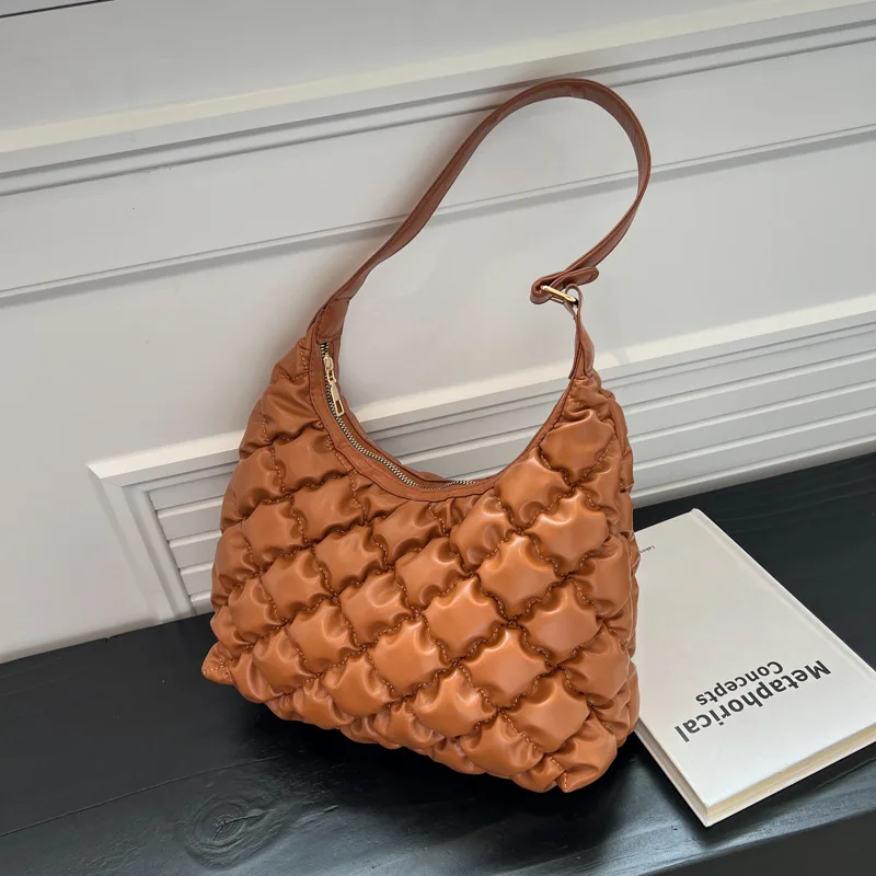 Women's Diamond Shoulder Bag New Fashion Design Messenger Bag Female Wild Western Style Female Bag Axillary Package Bag
Women's Diamond Shoulder Bag New Fashion Design Messenger Bag Female Wild Western Style Female Bag Axillary Package Bag
