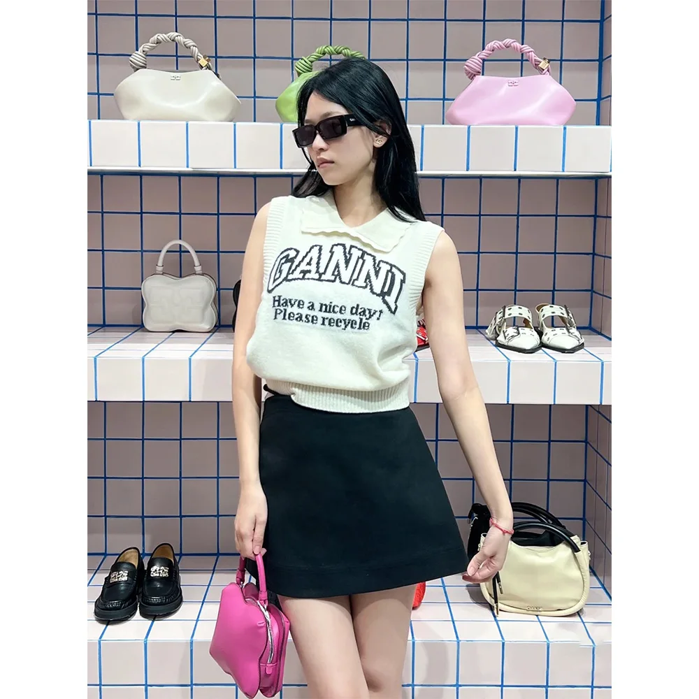 2023 autumn and winter new niche tide g@NNIletters doll collar wool knitted vest vest female
2023 autumn and winter new niche tide g@NNIletters doll collar wool knitted vest vest female
