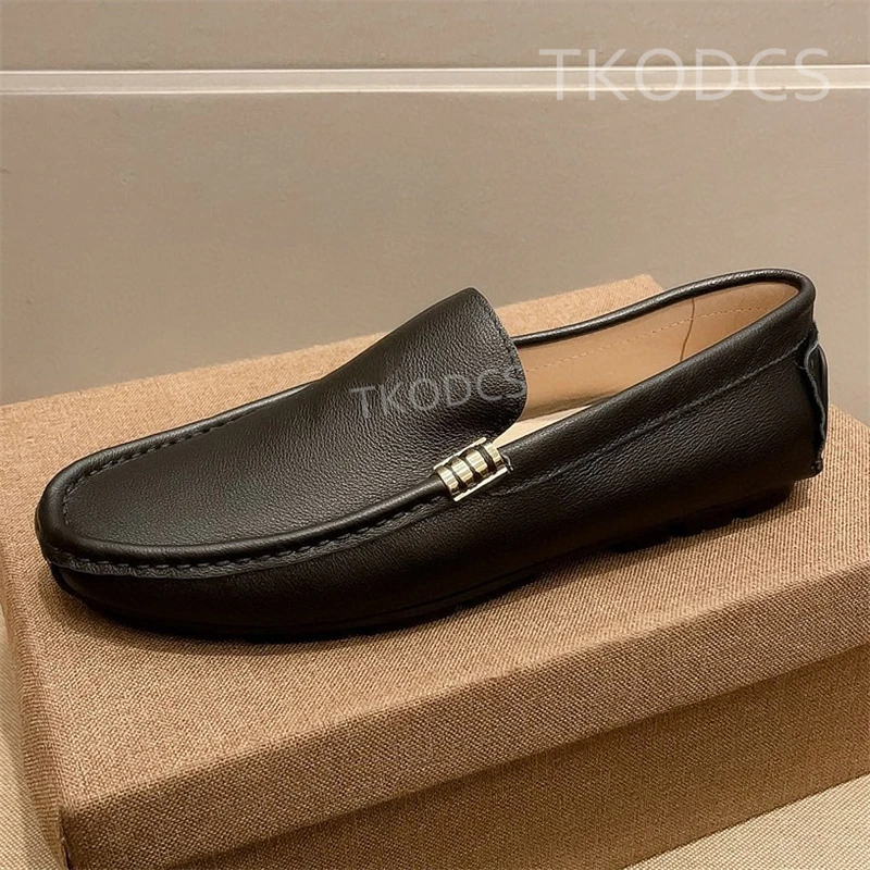 Hot Sale Men Flat Loafers Leisure Slip On Genuine Leather Classic Mules Round Toe Metal Decor Casual Flats Comfy Driving Shoes 
Hot Sale Men Flat Loafers Leisure Slip On Genuine Leather Classic Mules Round Toe Metal Decor Casual Flats Comfy Driving Shoes