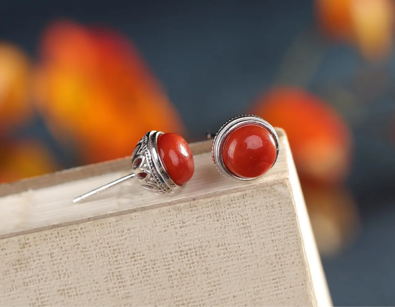 100% S925 sterling silver inlaid with southern red agate, feminine and versatile Earrings
100% S925 sterling silver inlaid with southern red agate, feminine and versatile Earrings
