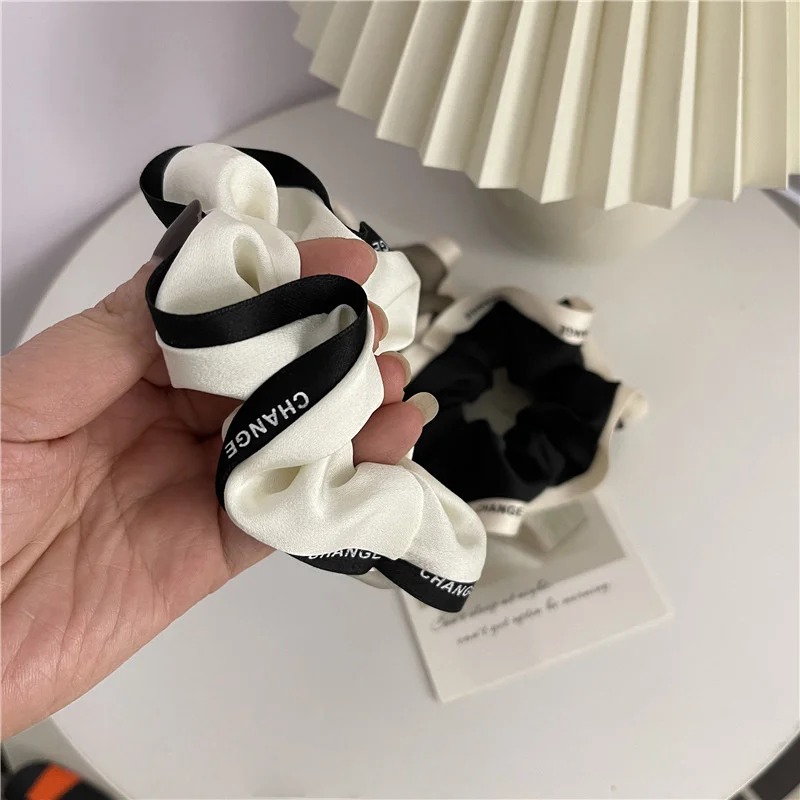 Korean Style Hair Rope Vintage Elegant Solid Color Hair Ring Letter Elastic Rubber Band Fashion Simple Hair Accessories
Korean Style Hair Rope Vintage Elegant Solid Color Hair Ring Letter Elastic Rubber Band Fashion Simple Hair Accessories
