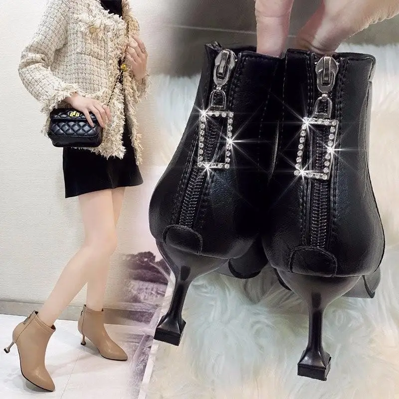 New Soft Bottom And Velvet Mid-heel Stiletto High Heels High Heel Boots Martin Boots Single Boots Leather Shoes Cotton Shoes
New Soft Bottom And Velvet Mid-heel Stiletto High Heels High Heel Boots Martin Boots Single Boots Leather Shoes Cotton Shoes