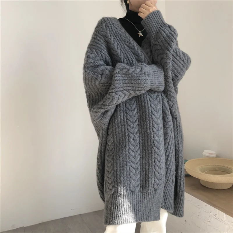 Korean Vintage Loose Women Wear Out Knitted Sweater Pullover Coat 2022 Autumn Winter Fashion Women Mid-length Sweater Coat Top
Korean Vintage Loose Women Wear Out Knitted Sweater Pullover Coat 2022 Autumn Winter Fashion Women Mid-length Sweater Coat Top
