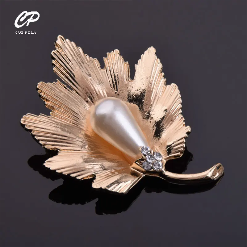Alloy Maple Leaf Brooch Female High-end All-match Cute Pearl Corsage Creative Clothing Pin
Alloy Maple Leaf Brooch Female High-end All-match Cute Pearl Corsage Creative Clothing Pin