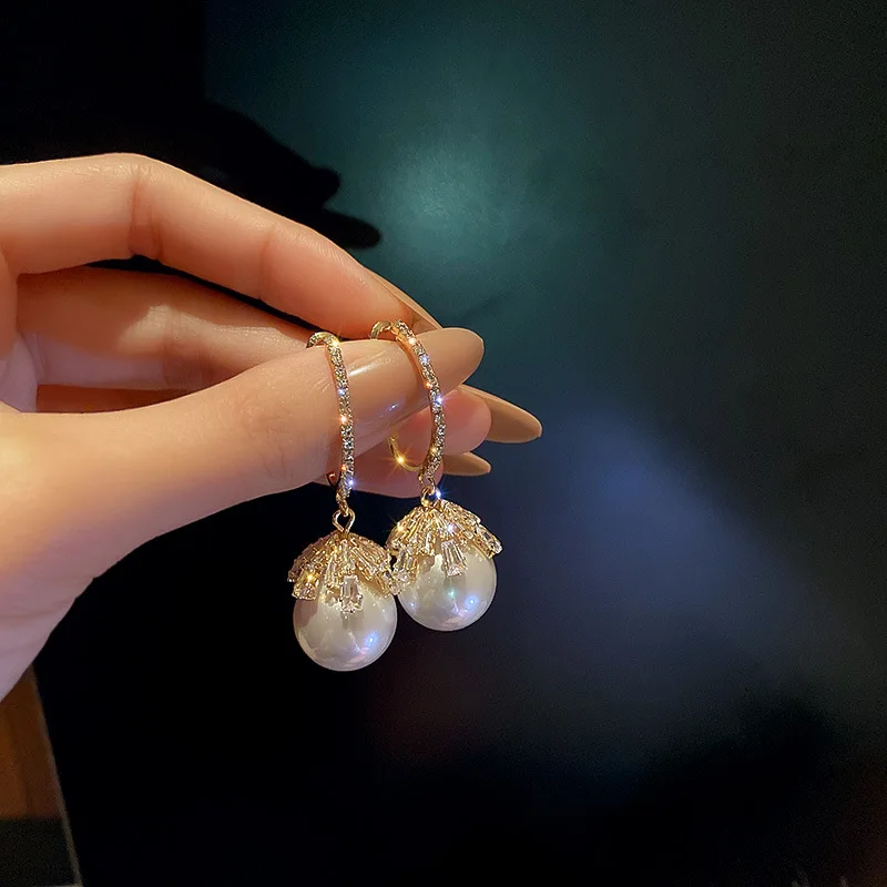 Best Sell Elegant Water Drop Shell Pearl & Cubic Zirconia 925 Silver Needle Female Tassels Stud Earrings Jewelry No Allergic
Best Sell Elegant Water Drop Shell Pearl & Cubic Zirconia 925 Silver Needle Female Tassels Stud Earrings Jewelry No Allergic