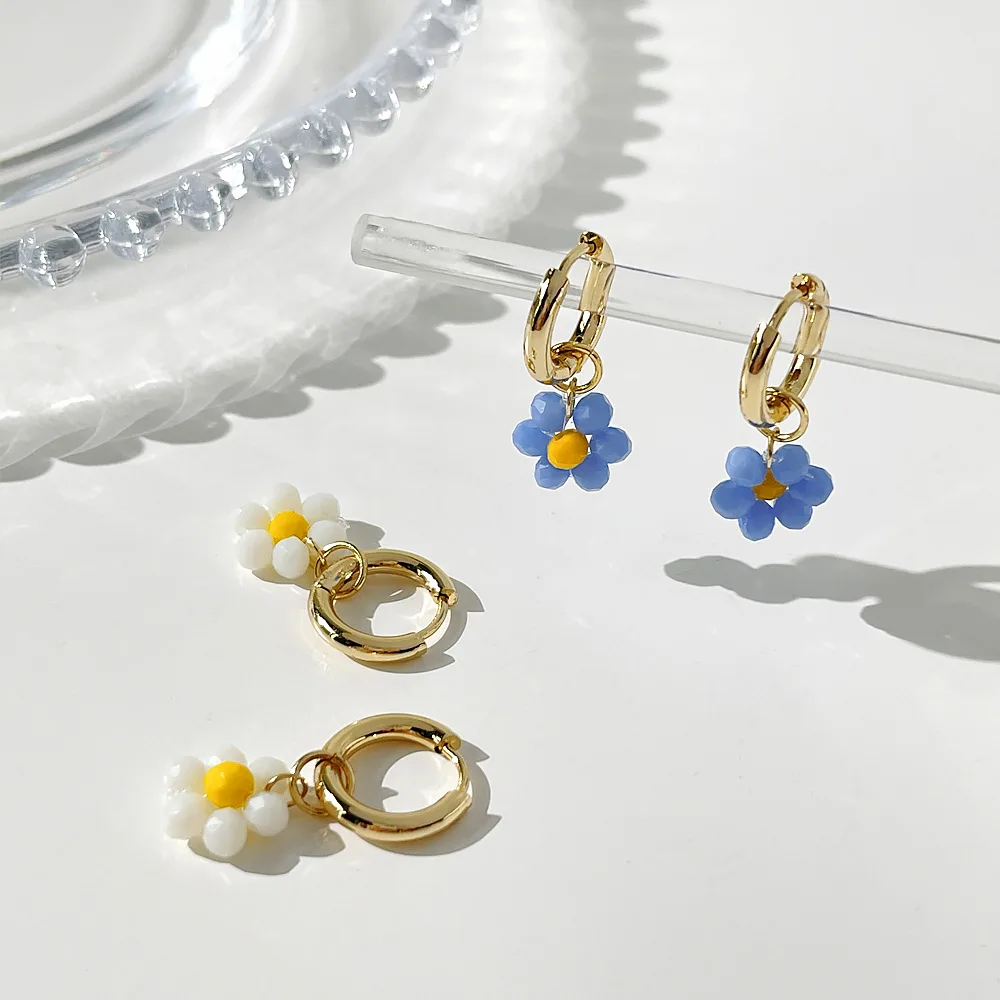 Vintage Small Daisy Earring Cute Small Hoop Earring for Women Young Girls Aretes Acrylic Jewelry Accessories Pendientes Mujer
Vintage Small Daisy Earring Cute Small Hoop Earring for Women Young Girls Aretes Acrylic Jewelry Accessories Pendientes Mujer