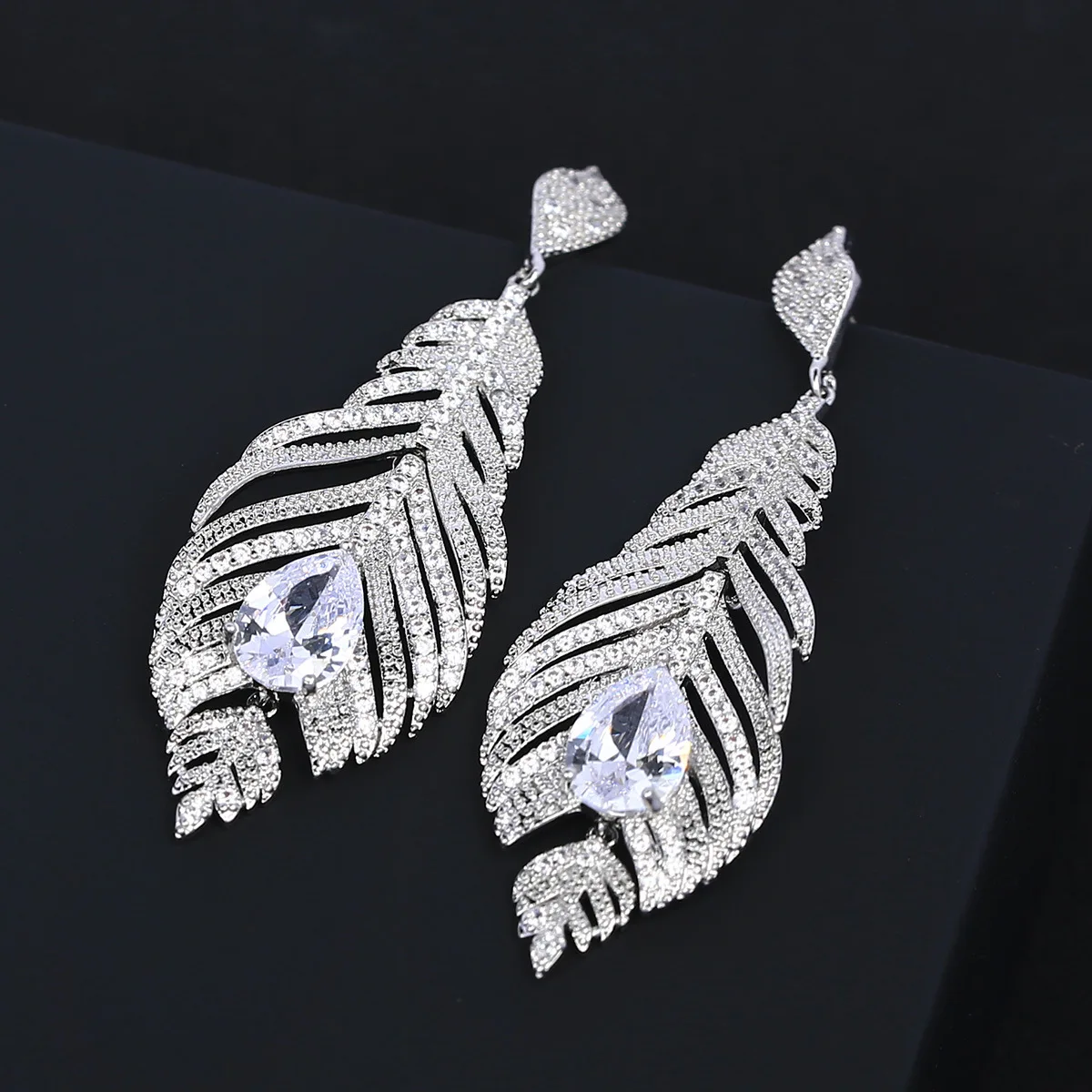 Bilincolor Light Luxury Zircon Tassel Leaf Earrings for For Women or Girls' Christmas Gift 
Bilincolor Light Luxury Zircon Tassel Leaf Earrings for For Women or Girls' Christmas Gift