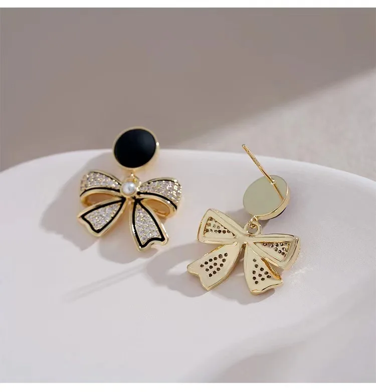 Black Bow Earrings French Hepburn Earrings Women High-end Niche Earrings Special Design Hong Kong Style Earrings
Black Bow Earrings French Hepburn Earrings Women High-end Niche Earrings Special Design Hong Kong Style Earrings