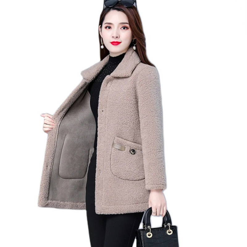 2022 New Autumn Winter Jacket Women Lamb Wool Warm Short Faux Fur Coat Casual Loose Outwear
2022 New Autumn Winter Jacket Women Lamb Wool Warm Short Faux Fur Coat Casual Loose Outwear