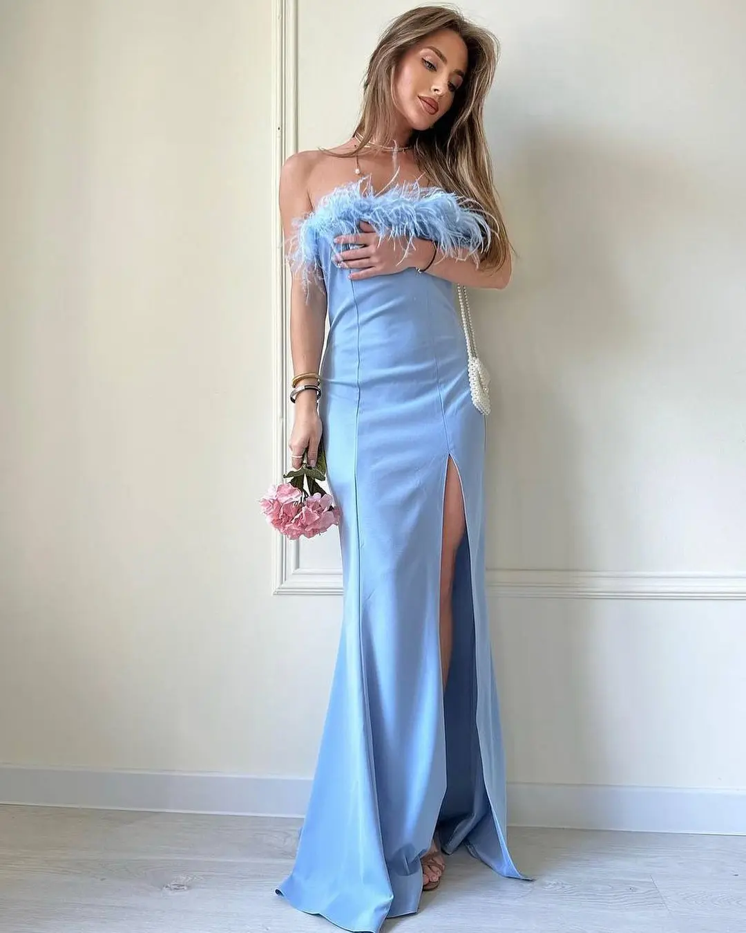 2023 Prom Dress Formal Occasion Dress Women's Sexy Backless Feather Strapless Design Customizable Floor Length
2023 Prom Dress Formal Occasion Dress Women's Sexy Backless Feather Strapless Design Customizable Floor Length