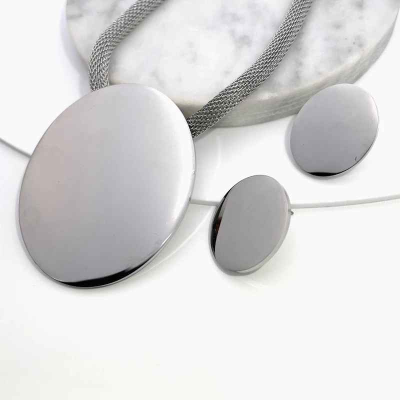 Dubai Silver Color Stainless Steel Necklace Earrings Set Sleek Shiny Unique Big Pendant
Dubai Silver Color Stainless Steel Necklace Earrings Set Sleek Shiny Unique Big Pendant