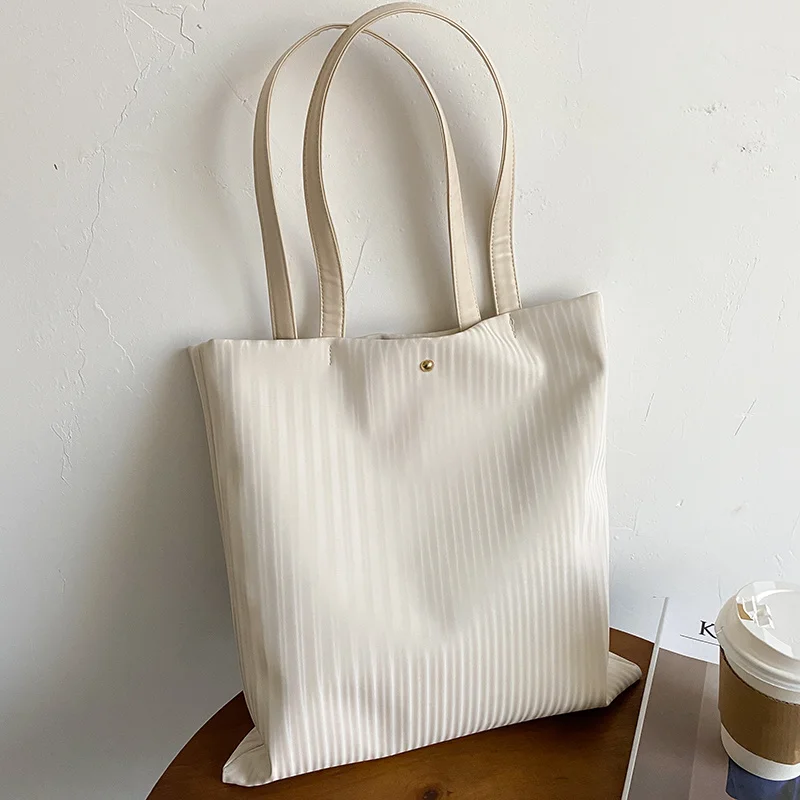 Spring Summer Large Capacity Bag 2022 New Trendy Retro Tote Bag Korean Student Books Pleated Shoulder Bag Neutral Casual Bag
Spring Summer Large Capacity Bag 2022 New Trendy Retro Tote Bag Korean Student Books Pleated Shoulder Bag Neutral Casual Bag