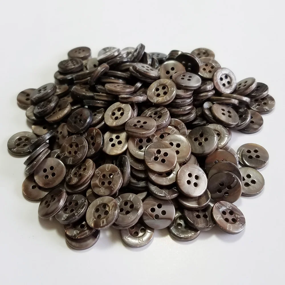 Natural Shell buttons 100pcs-1000ps/lot Diameter 11mm round buttons for sewing clothing accessories DIY
Natural Shell buttons 100pcs-1000ps/lot Diameter 11mm round buttons for sewing clothing accessories DIY