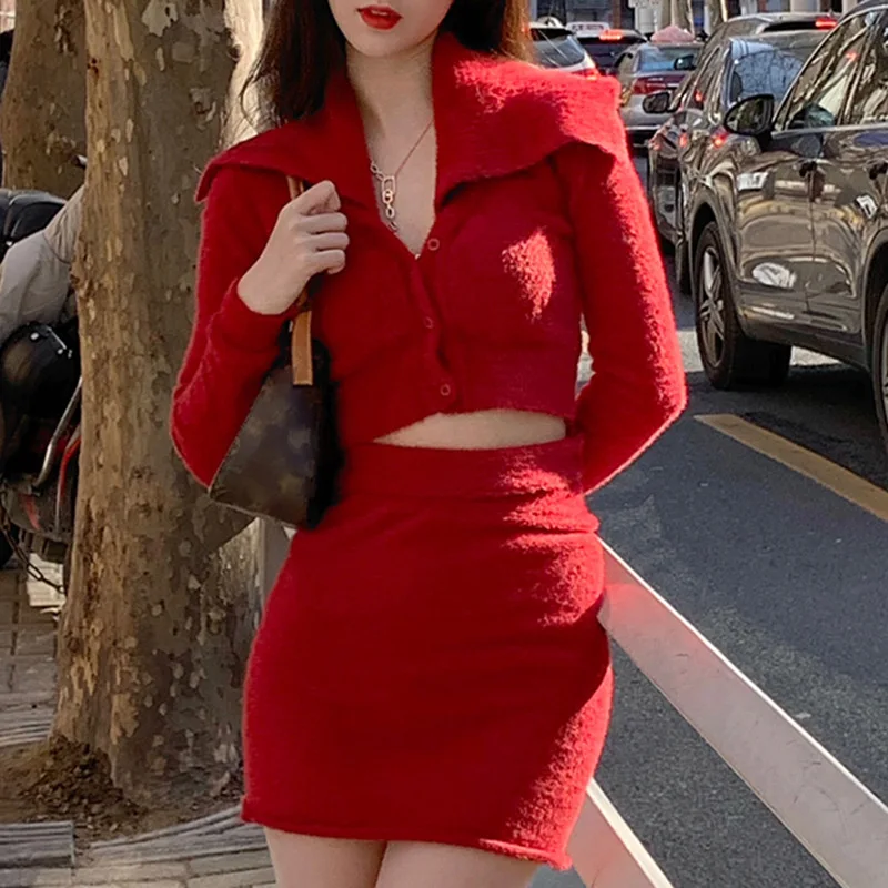 Christmas Red Women's Clothing Lapel Knitted Sweater + Hollow Skirt Hot Girl High Waist Bag Hip Short Skirt Knitted Two-piece
Christmas Red Women's Clothing Lapel Knitted Sweater + Hollow Skirt Hot Girl High Waist Bag Hip Short Skirt Knitted Two-piece