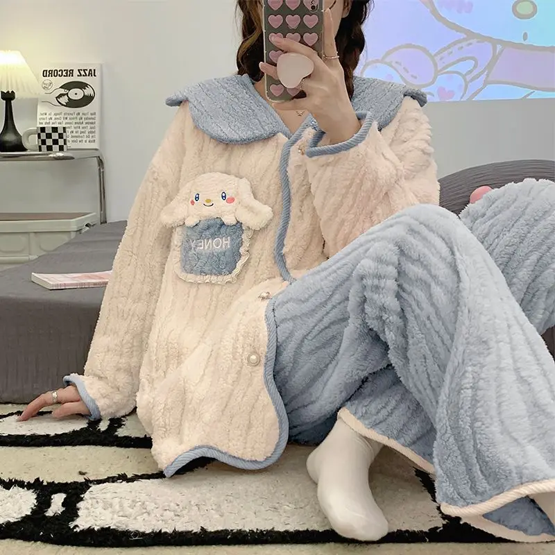 Осенне-зимняя женская пижама Sanrio из кораллового флиса, утепленная, с мультяшным рисунком, коричная, милая, теплая, фотография
Осенне-зимняя женская пижама Sanrio из кораллового флиса, утепленная, с мультяшным рисунком, коричная, милая, теплая, фотография