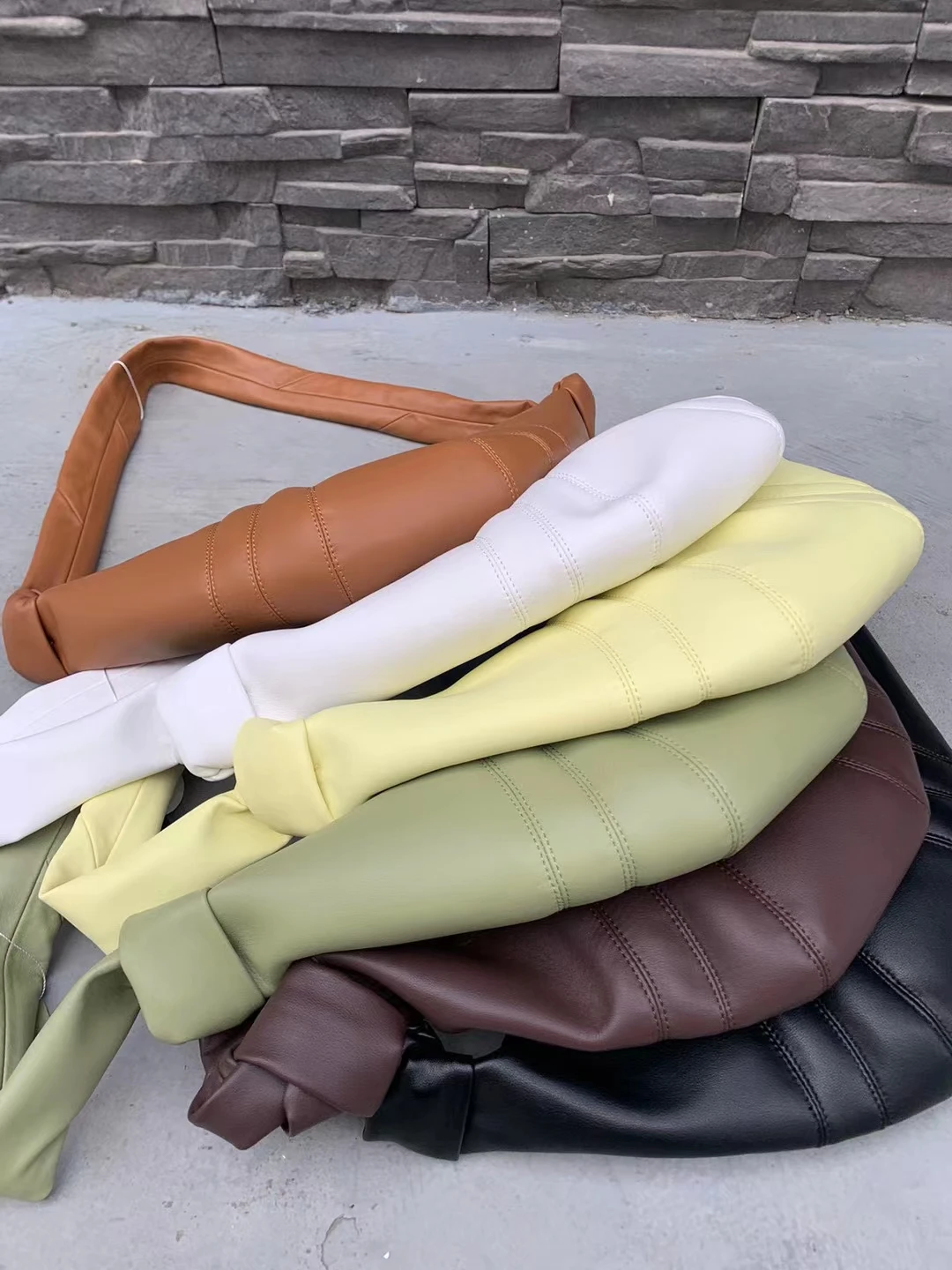 가방 Single Shoulder Bag Male Female Croissant Women's Bag Handbag Women's Leather Bags 2021 Lemaire croissant bag
가방 Single Shoulder Bag Male Female Croissant Women's Bag Handbag Women's Leather Bags 2021 Lemaire croissant bag