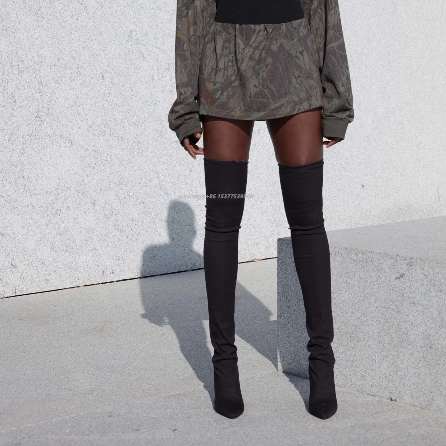 Облегающие атласные Высокие Сапоги выше колена с острым носком на шпильке и молнии сбоку 
Облегающие атласные Высокие Сапоги выше колена с острым носком на шпильке и молнии сбоку