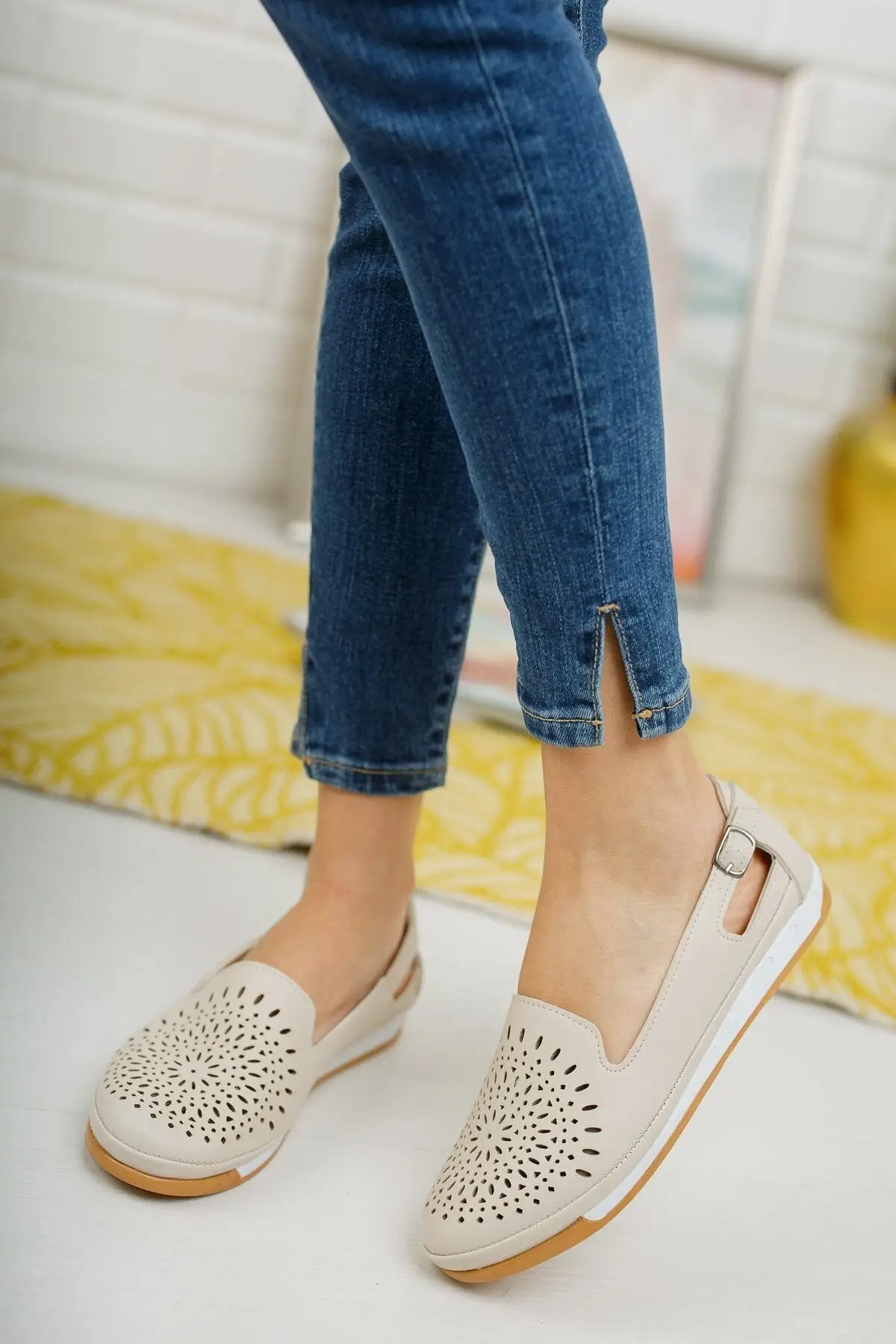 Women Flats Shoes Cream Buckle Casual Shoes Fashion Flats For Ladies Casual Shoes Elegant Flat Summer Footwear
Women Flats Shoes Cream Buckle Casual Shoes Fashion Flats For Ladies Casual Shoes Elegant Flat Summer Footwear