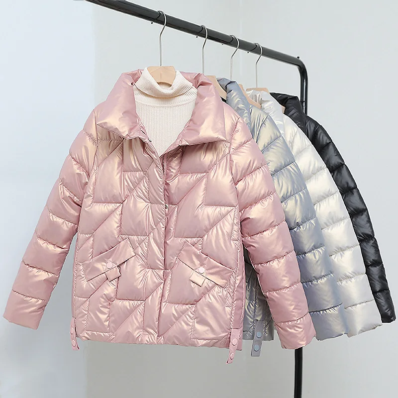 2023 Winter Fashion New Short Standing Neck Long Sleeve Loose Free Wash Bright Face Thickened Warm Cotton-Padded Coat For Women
2023 Winter Fashion New Short Standing Neck Long Sleeve Loose Free Wash Bright Face Thickened Warm Cotton-Padded Coat For Women