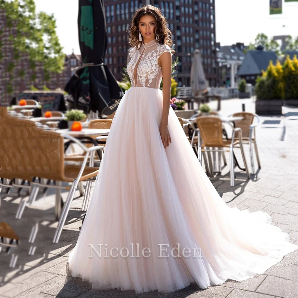 Nicolle Eden Vintage Wedding Dresses 2022 For Women Cap Sleeve Boho Vestido De Noiva High Neck Appliqued A Line Customized
Nicolle Eden Vintage Wedding Dresses 2022 For Women Cap Sleeve Boho Vestido De Noiva High Neck Appliqued A Line Customized