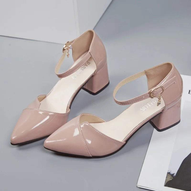 Pointed Toe Square Heel High Heels Sandals Summer Women Shoes Fashion Buckle Cutout Patent Leather Pumps Female Single
Pointed Toe Square Heel High Heels Sandals Summer Women Shoes Fashion Buckle Cutout Patent Leather Pumps Female Single