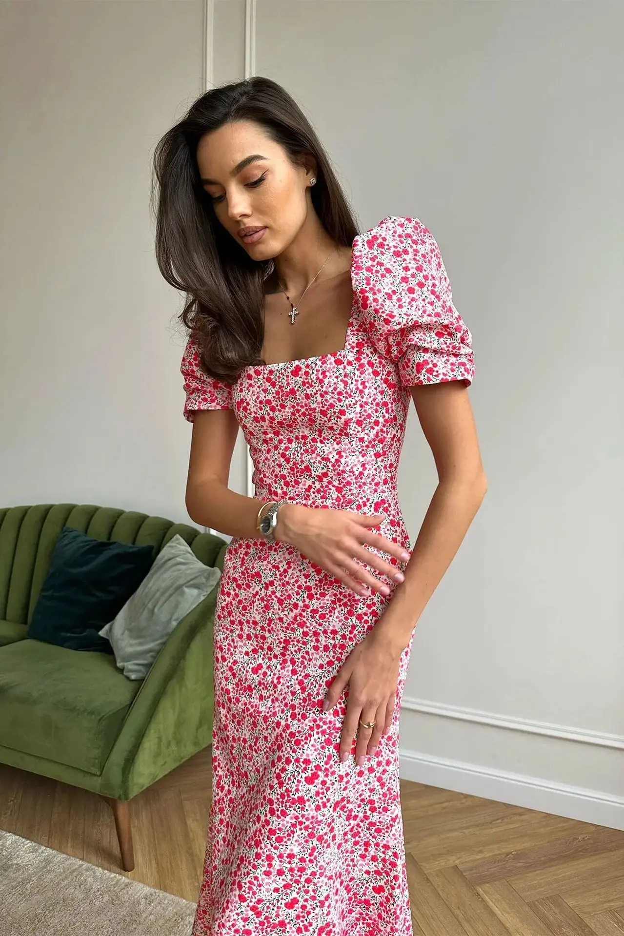French Long Skirt 2023 Summer New Waist Waist Slimming Style Women's Fragmented Short Sleeve Small Fresh Dress
French Long Skirt 2023 Summer New Waist Waist Slimming Style Women's Fragmented Short Sleeve Small Fresh Dress