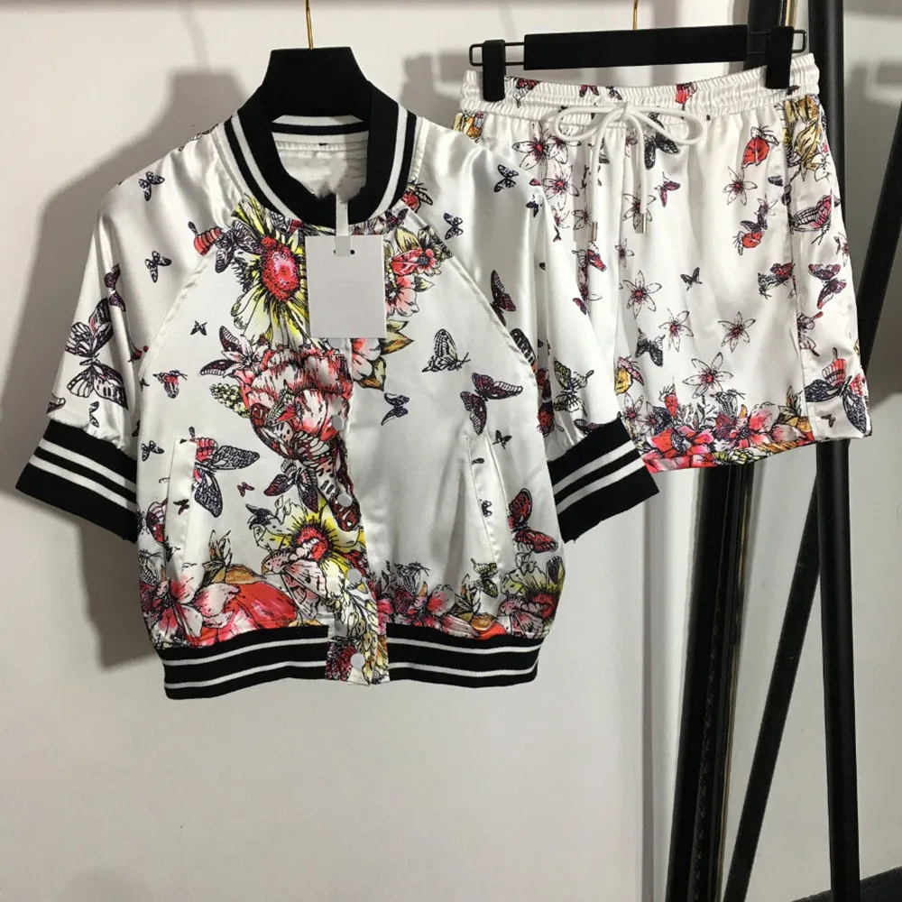 2022 Spring Women's Pantsuit High Quality Floral Butterfly Print Short Sleeves Jackets + Elastic Waist Shorts Two Piece Set F092
2022 Spring Women's Pantsuit High Quality Floral Butterfly Print Short Sleeves Jackets + Elastic Waist Shorts Two Piece Set F092
