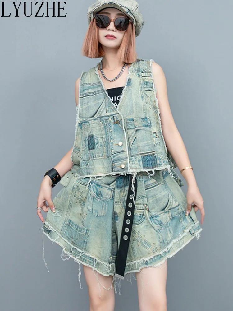 LYUZHE Personalized Trendy Cool Printed Denim Vest + Wide Leg Shorts Two-piece Set Women 2023 Summer Loose Matching Set ZXF616A
LYUZHE Personalized Trendy Cool Printed Denim Vest + Wide Leg Shorts Two-piece Set Women 2023 Summer Loose Matching Set ZXF616A