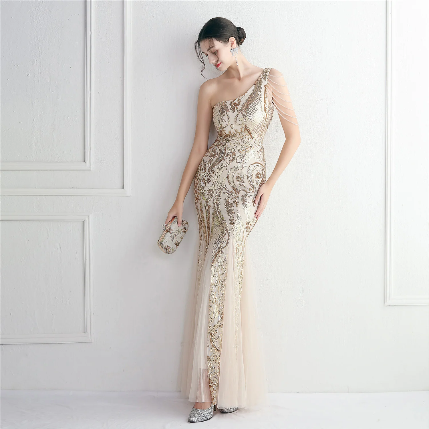 2022 New Multicolor One Shoulder Slim Elegant Dress Strap Sequins Splice Fishtail Dress Verano Bridal Dress Women
2022 New Multicolor One Shoulder Slim Elegant Dress Strap Sequins Splice Fishtail Dress Verano Bridal Dress Women
