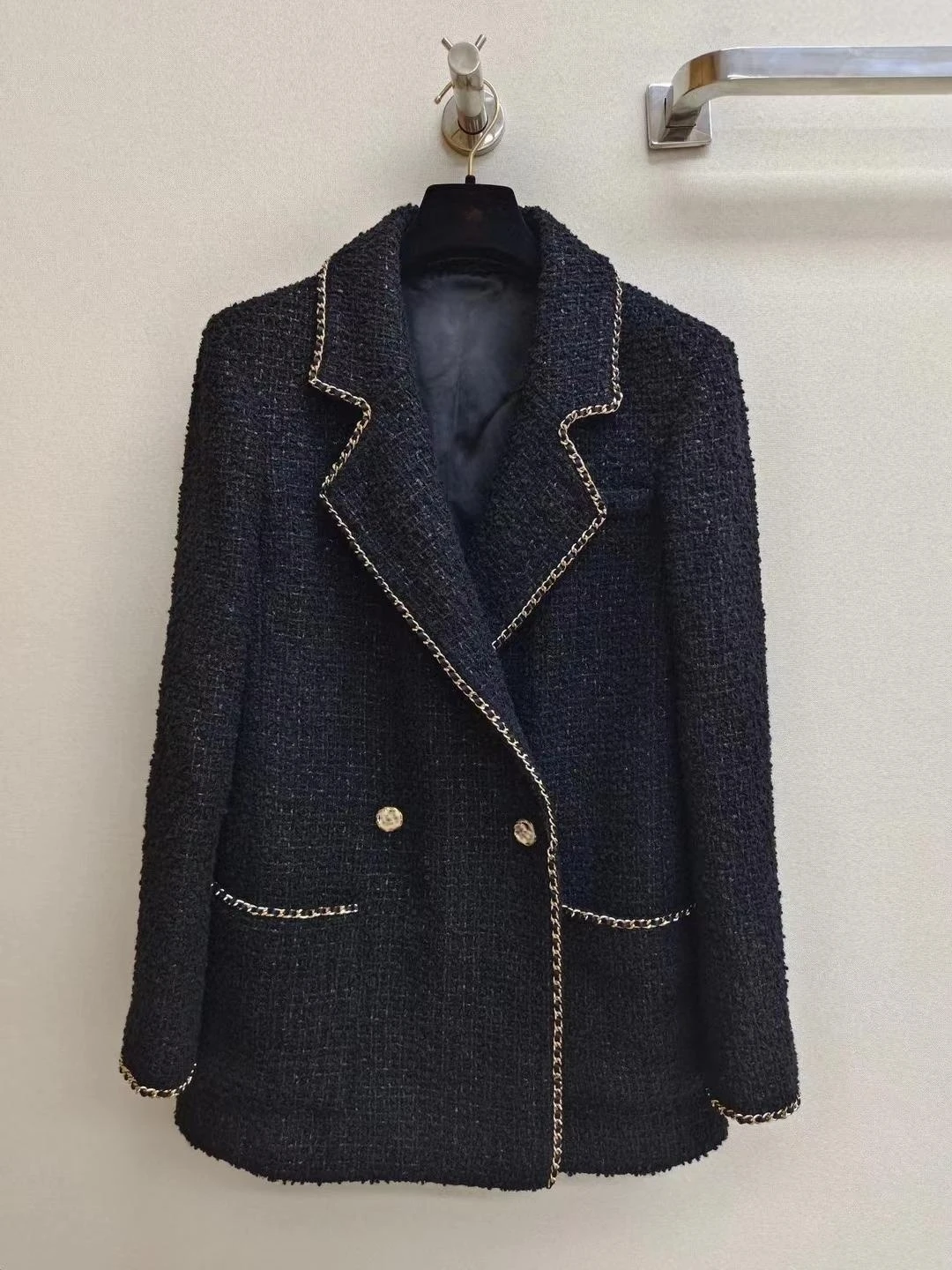 Brand New 2023 Autumn Chic Women High Quality Elegant Black Tweed Blazers Jackets Fashion Coat C394
Brand New 2023 Autumn Chic Women High Quality Elegant Black Tweed Blazers Jackets Fashion Coat C394
