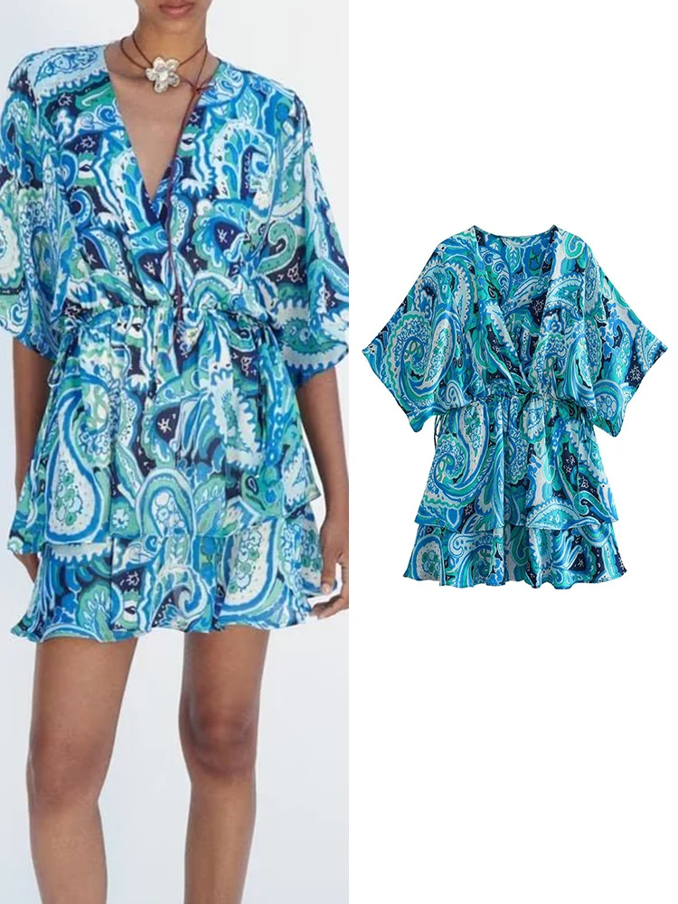 Платье-мини летнее с глубоким V-образным вырезом и рукавом «летучая мышь» 
Платье-мини летнее с глубоким V-образным вырезом и рукавом «летучая мышь»