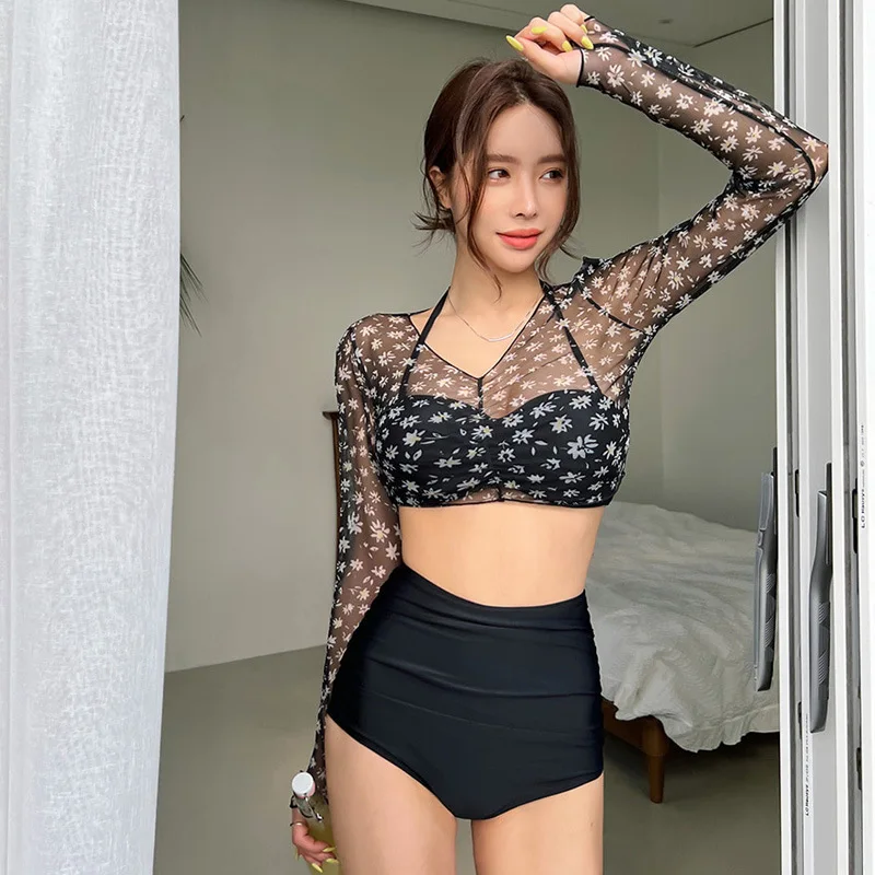 Блузка с длинным рукавом и черной вуалью
Блузка с длинным рукавом и черной вуалью