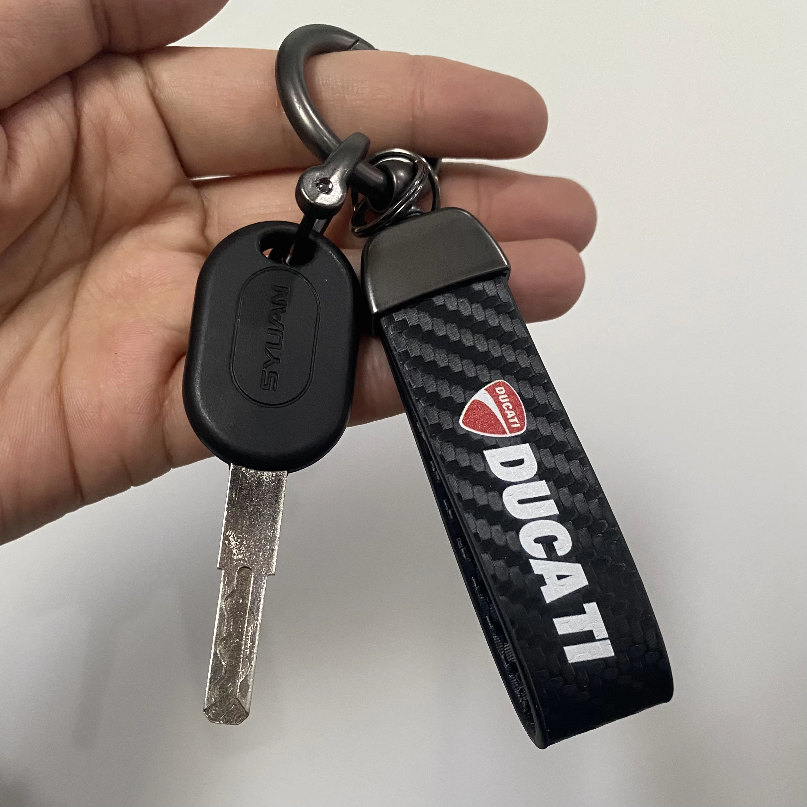 Брелок из углеродного волокна для Ducati 796, 795, 821, Monster 696, 400, демоel Multistrada, скремблер, аксессуары
Брелок из углеродного волокна для Ducati 796, 795, 821, Monster 696, 400, демоel Multistrada, скремблер, аксессуары