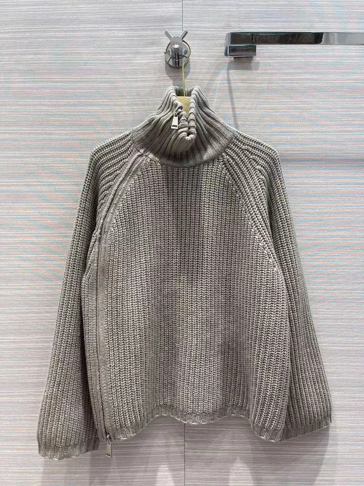 High Quality Runway Design Sweater Women 2022 Summer Knitted Solid Femme Pullover Black / Gray Pullover Sweater
High Quality Runway Design Sweater Women 2022 Summer Knitted Solid Femme Pullover Black / Gray Pullover Sweater
