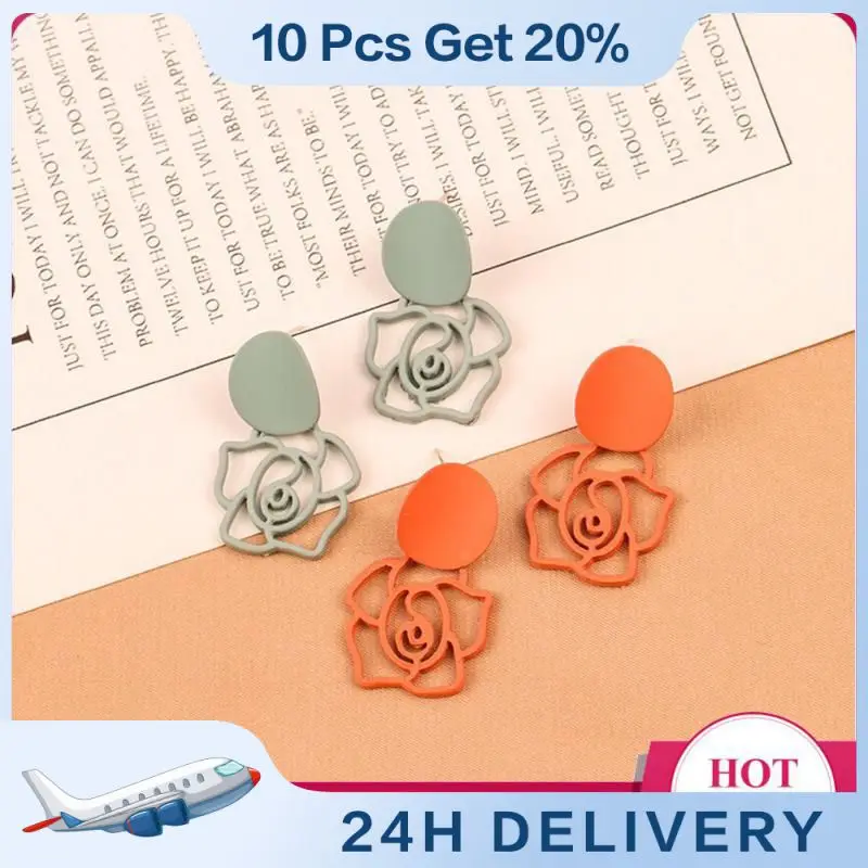 Hollow Earrings Elegant Sweet Stud Earrings Fashion Jewelry Hollow Rose Drop Earring Simple Hoop Earrings Retro Dangle Earrings
Hollow Earrings Elegant Sweet Stud Earrings Fashion Jewelry Hollow Rose Drop Earring Simple Hoop Earrings Retro Dangle Earrings