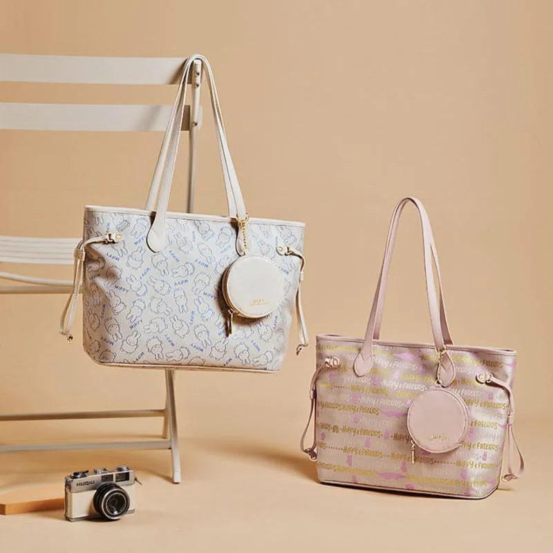 Mifei Bag Kawaii Large Capacity Handbag Go Out with Your Hands New 2022 Versatile Commuting To Work Small Bag with One Shoulder
Mifei Bag Kawaii Large Capacity Handbag Go Out with Your Hands New 2022 Versatile Commuting To Work Small Bag with One Shoulder