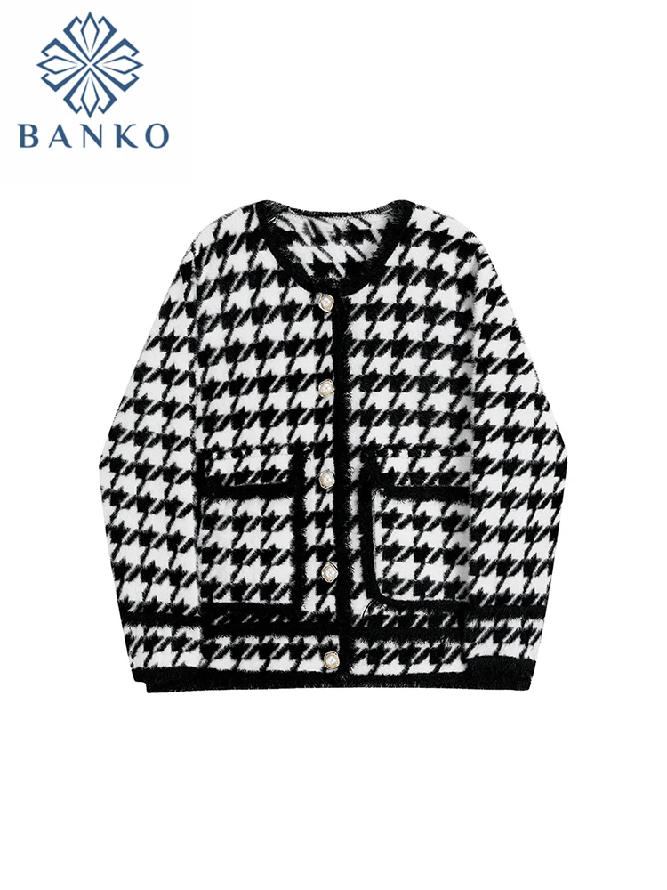 Contrast Color Women Autumn Patchwork Plush Jacket Coat Crew-neck Baggy Long Sleeve Female Outer Retro Pearl Button Design Chic
Contrast Color Women Autumn Patchwork Plush Jacket Coat Crew-neck Baggy Long Sleeve Female Outer Retro Pearl Button Design Chic