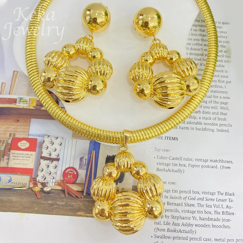 Luxury Italy 18K Gold Plated Jewelry Set Big Flower Drop Earring Pendant Necklace Dubai Wedding Party Accessories Copper Jewelry
Luxury Italy 18K Gold Plated Jewelry Set Big Flower Drop Earring Pendant Necklace Dubai Wedding Party Accessories Copper Jewelry