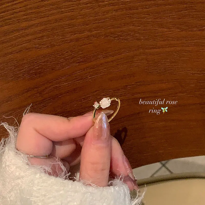 Женское регулируемое кольцо на указательный палец, с фианитом
Женское регулируемое кольцо на указательный палец, с фианитом