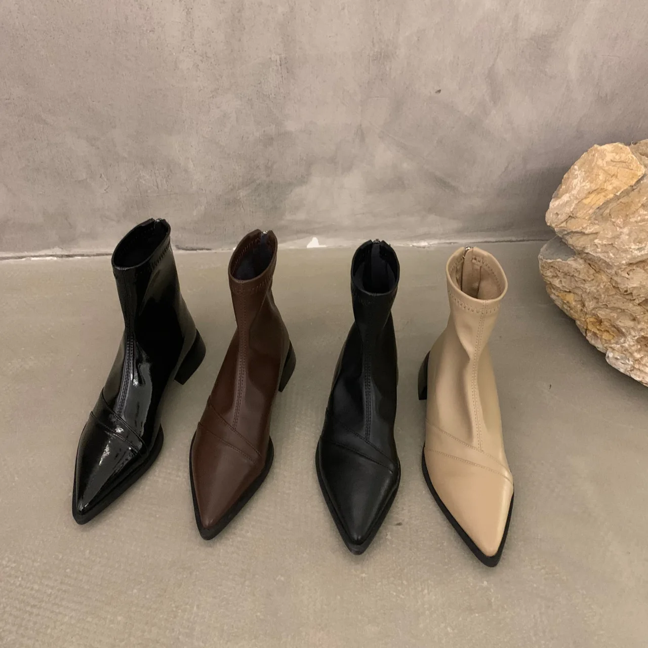 Women's Rubber Boots Shoes Boots-Women Rain High Heel Rock 2022 Cowboy Ladies Pointy Ankle Flock Lace-Up Basic Sewing Retro PU
Women's Rubber Boots Shoes Boots-Women Rain High Heel Rock 2022 Cowboy Ladies Pointy Ankle Flock Lace-Up Basic Sewing Retro PU