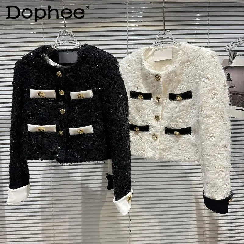 2022 Winter Long Sleeve Round Neck Metal Buttons Sequins Tweed Jacket White Duck Down Liner Short Coat Women 
2022 Winter Long Sleeve Round Neck Metal Buttons Sequins Tweed Jacket White Duck Down Liner Short Coat Women