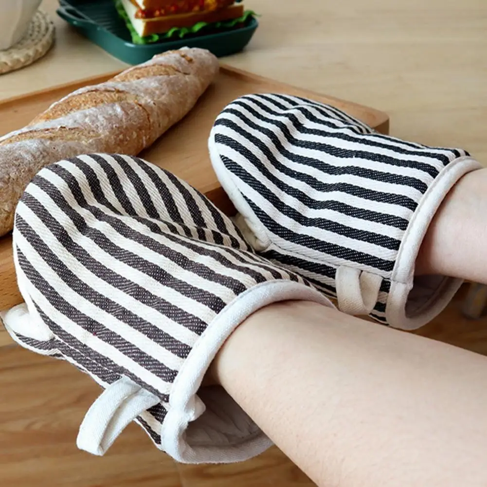 1Pc Baking Mitt Good Comfortable to Wear Stripe Pattern for Dorm Oven Glove Cooking Glove
1Pc Baking Mitt Good Comfortable to Wear Stripe Pattern for Dorm Oven Glove Cooking Glove