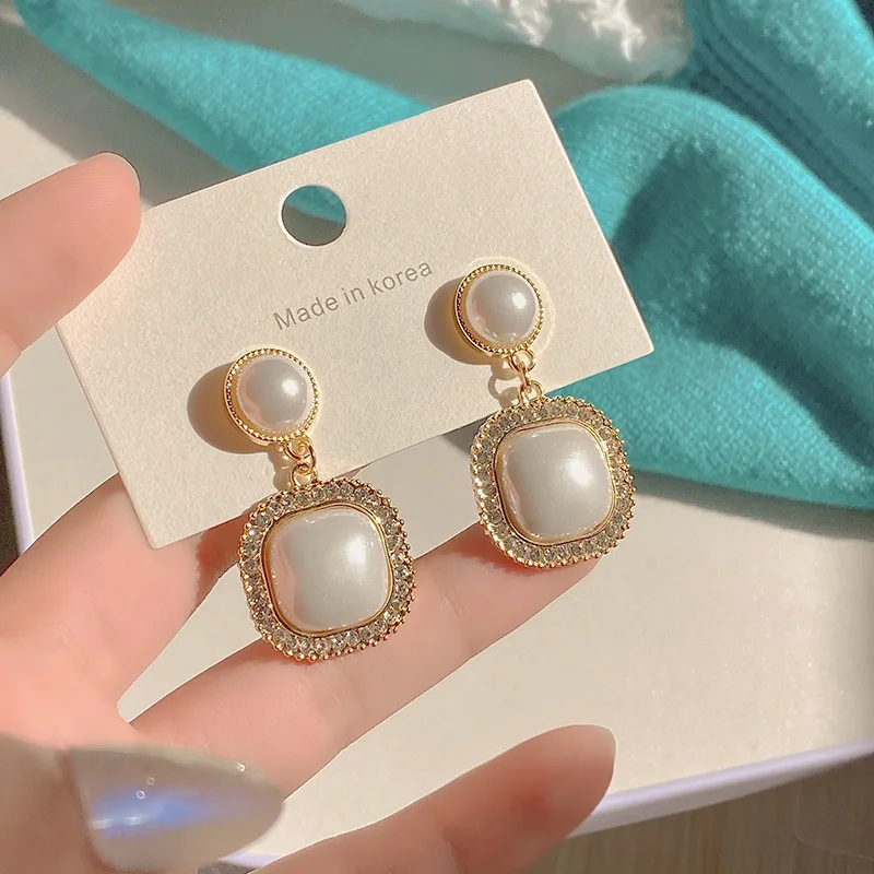 Korean Fashion Pearl Earrings S925 Silver Needle Full Diamond Geometric Square Dangle Earrings Personality Temperament Earrings
Korean Fashion Pearl Earrings S925 Silver Needle Full Diamond Geometric Square Dangle Earrings Personality Temperament Earrings
