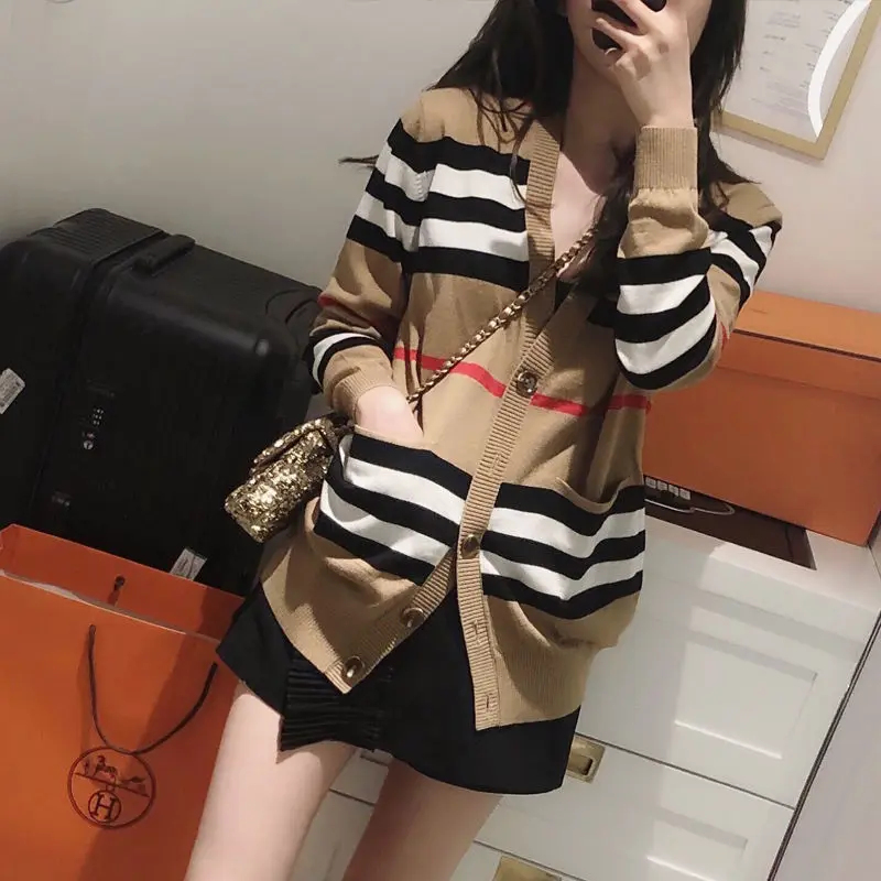 V-neck Loose Striped Sweater Thin Ladies Trench Coat Women's Sweater Women's Jacket Cashmere Cardigan Mid-length Knitted Jacket
V-neck Loose Striped Sweater Thin Ladies Trench Coat Women's Sweater Women's Jacket Cashmere Cardigan Mid-length Knitted Jacket