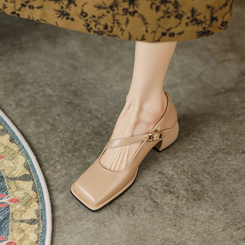 Женские туфли-лодочки из натуральной кожи, с квадратным носком
Женские туфли-лодочки из натуральной кожи, с квадратным носком