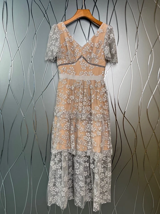 2022 new women fashion short-sleeved see-through mesh embroidery front and rear V-neck slim long skirt fairy dress 620
2022 new women fashion short-sleeved see-through mesh embroidery front and rear V-neck slim long skirt fairy dress 620